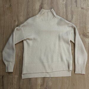 Everlane Recycled Cashmere Sweater in cream/white - XS